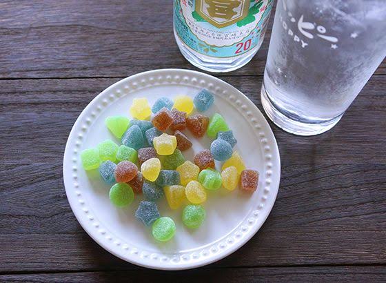 何故お酒はグミと相性が良いのか?ビールやワインに合うグミはどれ?